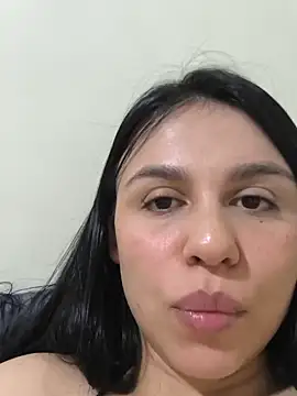 Chat +18 de Daniela-rosee ao vivo