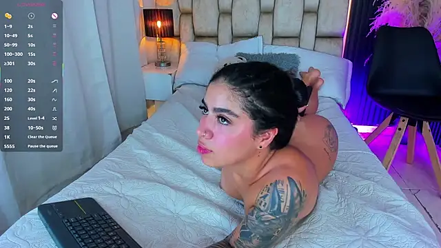 Chat +18 de little_sophie18 ao vivo