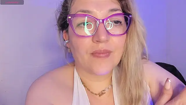 Naty_Mature_n Webbikameraesitys