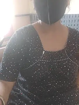 Sexynageena Adlı Modelin Canlı XXX Sohbeti