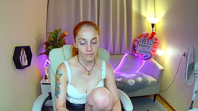 BreeTerner Show in webcam