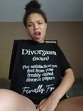 Trashy33 Show in webcam
