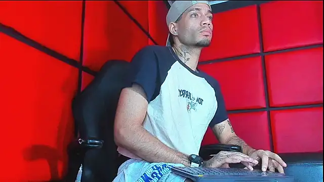 Daniel_huge22 Webcam show