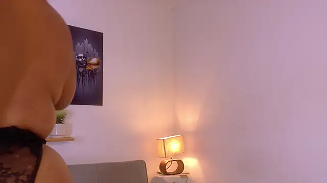 nairagold_'s Live XXX Chat