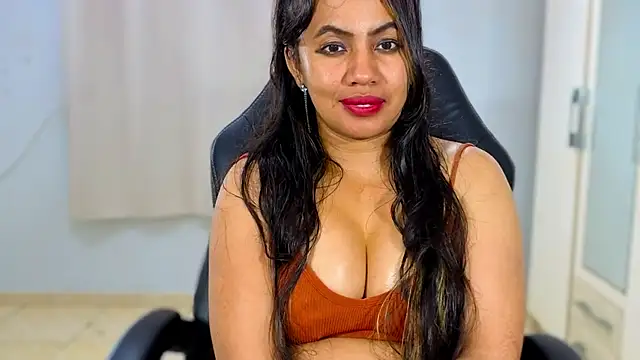 Chat +18 de FannyXhot ao vivo