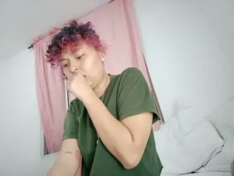 Ari_vibesX live XXX chat