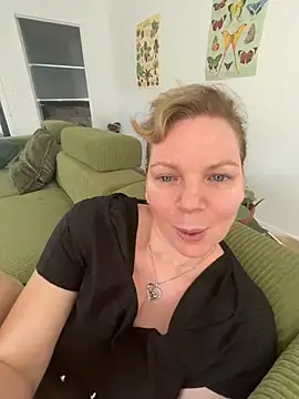 l4dyc4pricorn76 Live XXX Chat