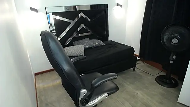 MarianaRojas_'s Live XXX Chat