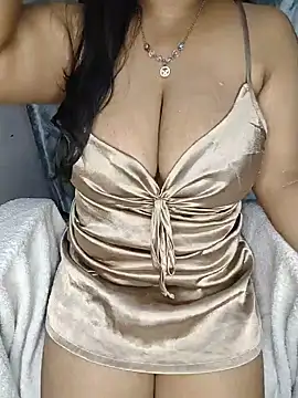 Show de Curvy_Pooja na webcam