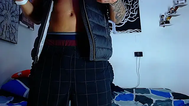 Friendsofeverything_ Show in webcam