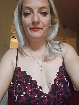 LadyTouch Adlı Modelin Canlı XXX Sohbeti