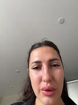 Chatroom XXX en direct de AleksandraRich
