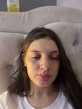 EmilyS__'s Live XXX Chat