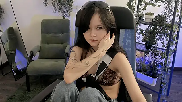Elainebeness Adlı Modelin Canlı XXX Sohbeti