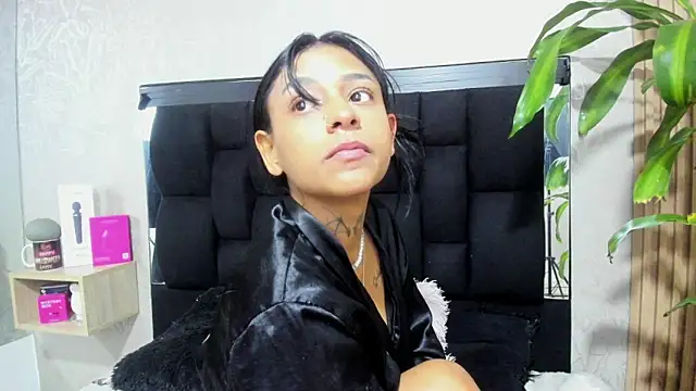 LesliePetit live XXX chat