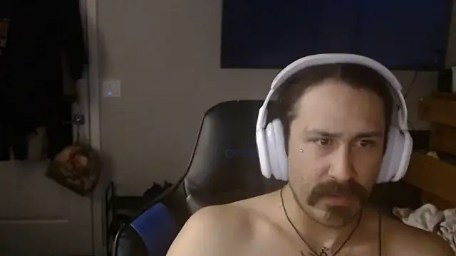 KatMan2869 élő XXX-chatje