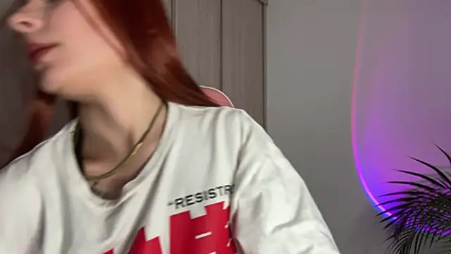 Chat +18 de alesziarose_ ao vivo