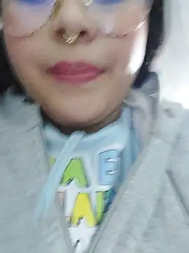 Elinaax Adlı Modelin Canlı XXX Sohbeti