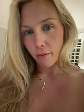 Chatroom XXX en direct de MmadiMonroe