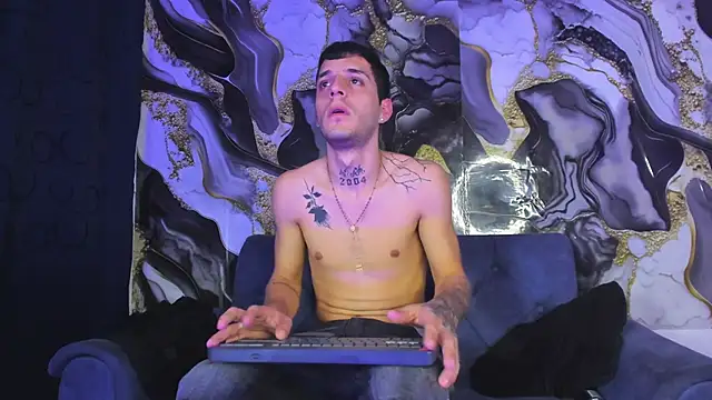 boy_max_latin Show in webcam