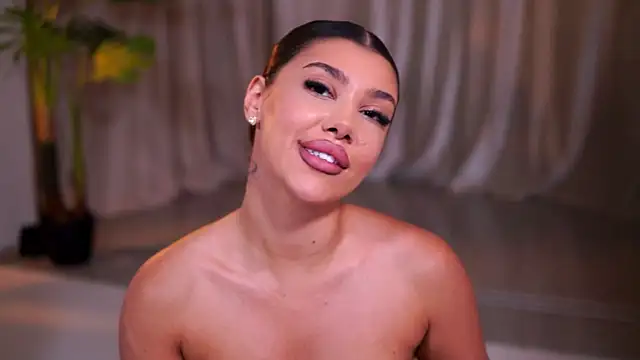 NatyDesiree Adlı Modelin Canlı XXX Sohbeti