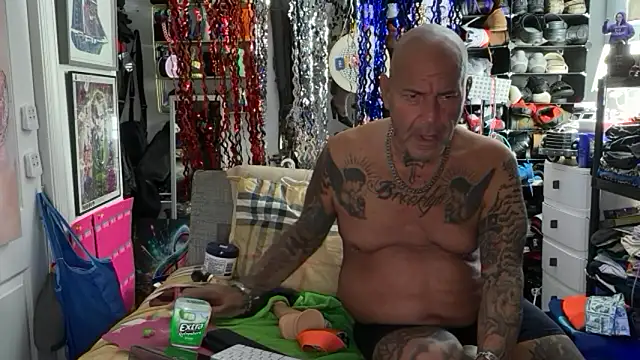 lovetatts64 Show in webcam