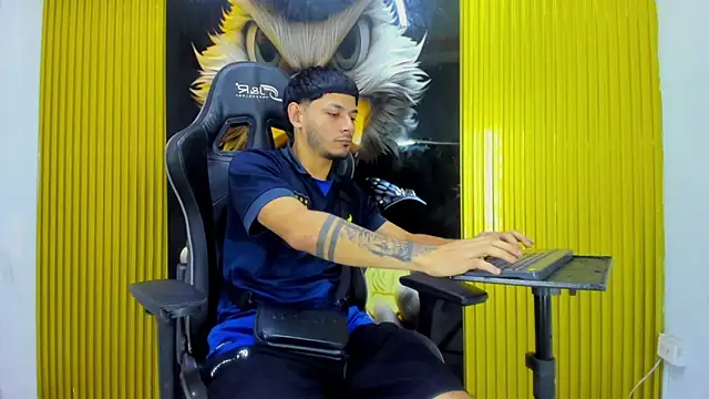 Sexy_Boy203 网络视讯表演