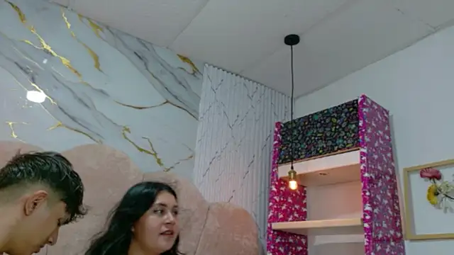 Chat XXX en directo de ParejaCurvy20