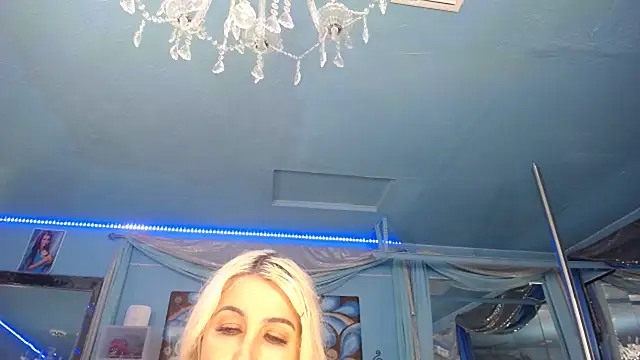 ADRIANNA_FOX live XXX chat