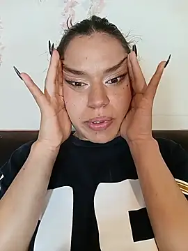 XXX chat uživo modela Danni_shy
