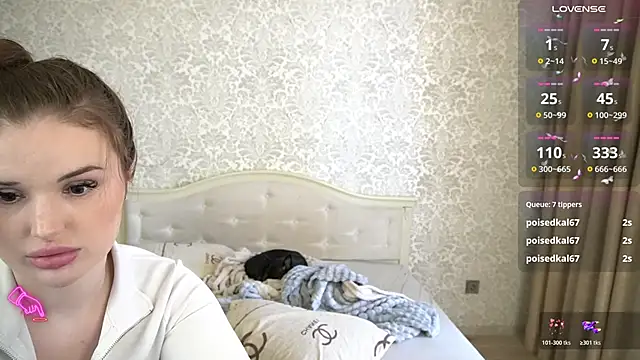 CrystalBlissi's Live XXX Chat