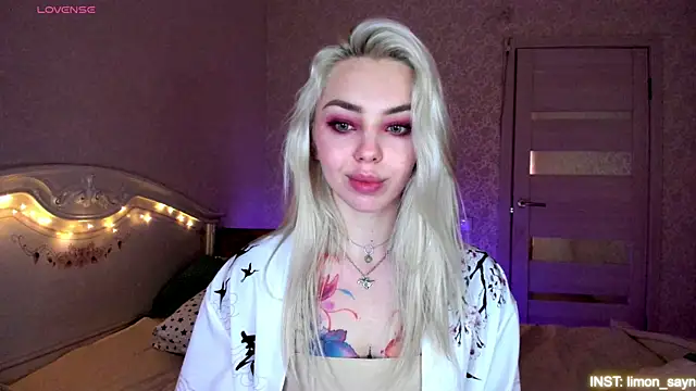 LillyMoure_ Adlı Modelin Canlı XXX Sohbeti