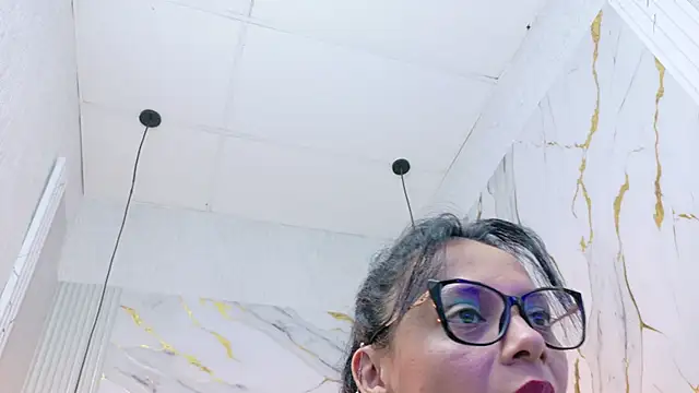 แชท XXX สดของ QueenSallyDesire