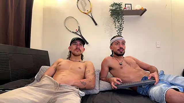 Aaron_wheel Live XXX Chat
