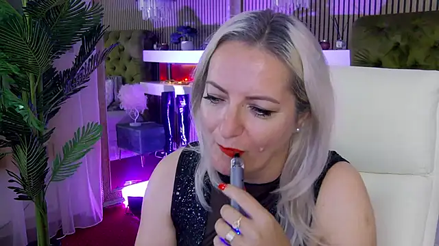 LadyTouch's Live XXX Chat