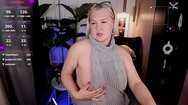 YolandaKiss live XXX chat