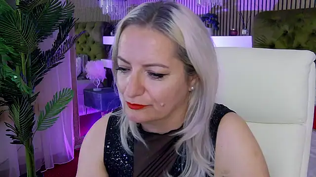 LadyTouch's Live XXX Chat