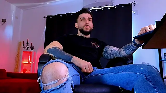 MightyAaron66's Live XXX Chat