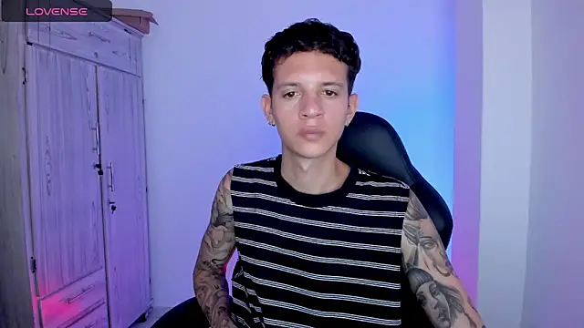 Show modela tylernova na web-kameri
