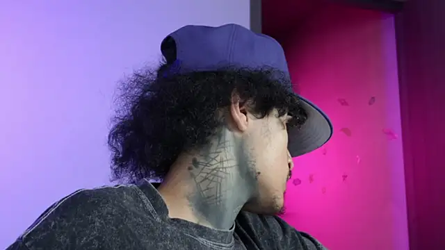 trieone – Naživo XXX chat