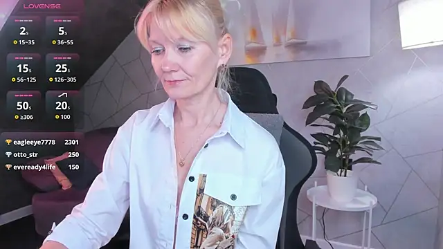 Czat XXX na żywo – Julie_Lucas