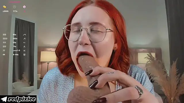 omgsexxxypixie's Webcam Show