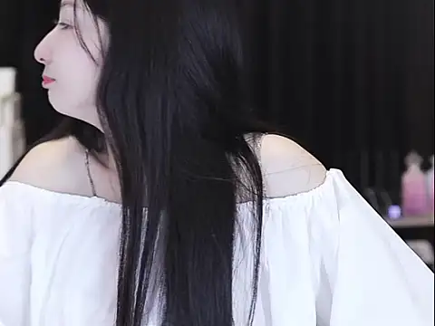 Nuyoah-77's Live XXX Chat