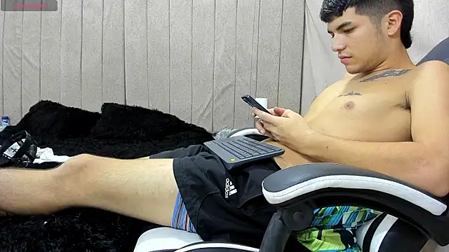 pipe_hot04: διαδικτυακό σόου στην  κάμερα