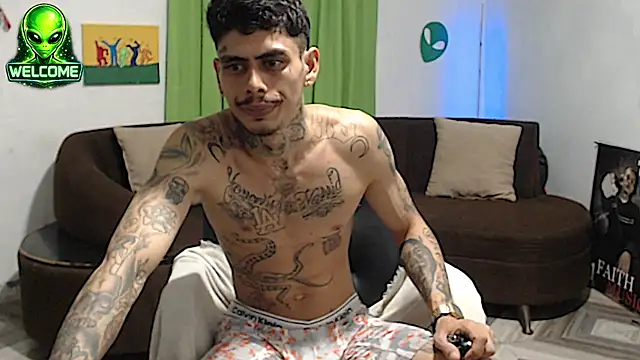 alpha_zom's Live XXX Chat