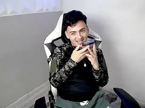 Mathias_twinkk's Webcam Show