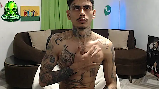 alpha_zom's Webcam Show