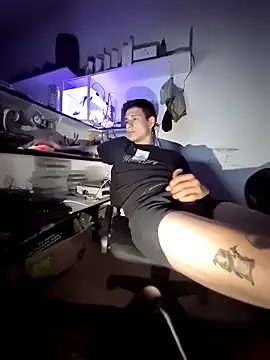 tom_latin's Webcam Show