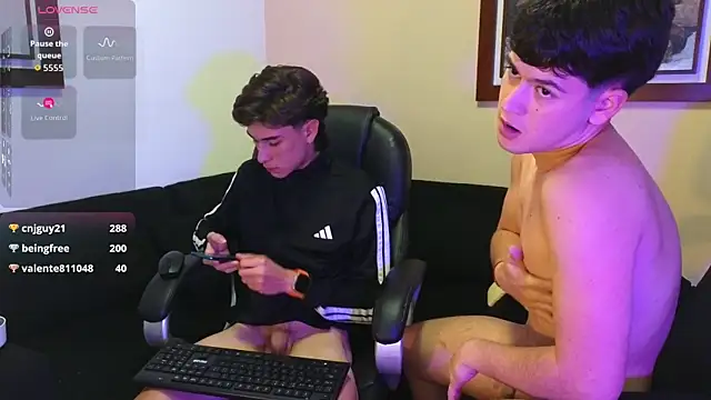 tightncuteass Show in webcam