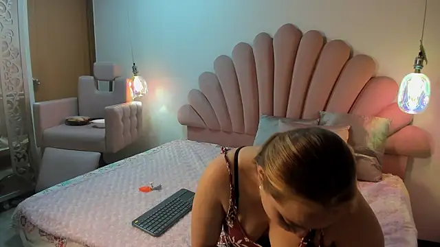 SabrinaVantress Chat XXX in diretta